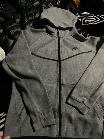 Polerón Nike tech gris con capucha y cierre - miniatura 5
