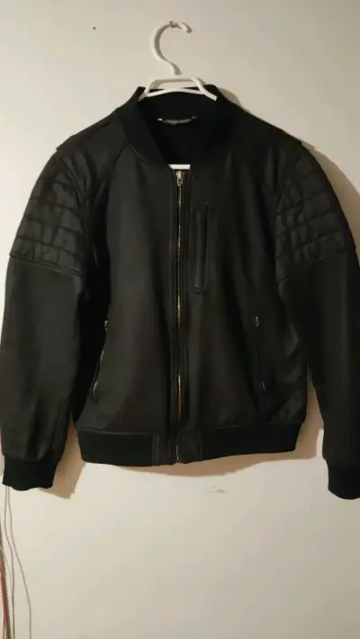 Chaqueta  negra para hombre marca zara - miniatura 1