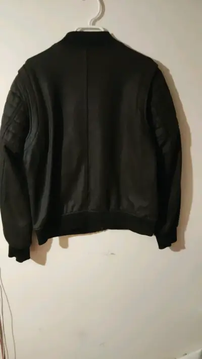 Chaqueta  negra para hombre marca zara - miniatura 2