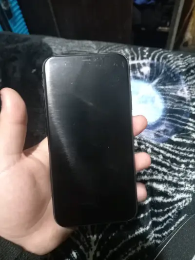 iPhone 11 en buen estado con batería al 100% - miniatura 2