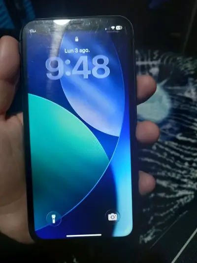 iPhone 11 en buen estado con batería al 100% - miniatura 3