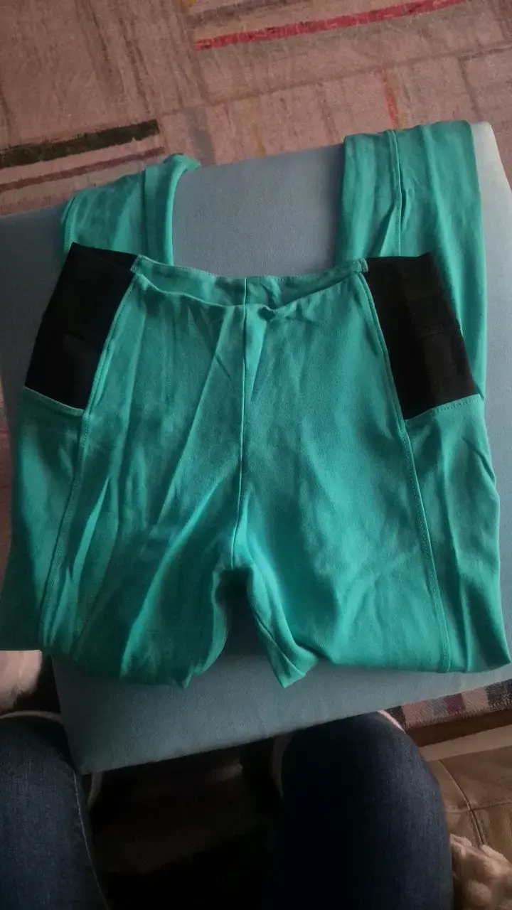 Pantalones deportivos turquesa con detalles negros - 2