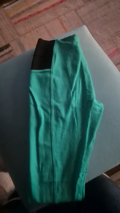 Pantalones deportivos turquesa con detalles negros - miniatura 5