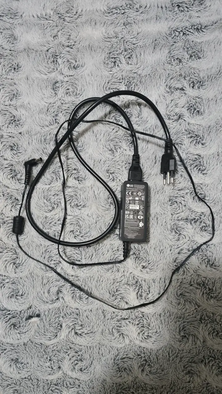 ¡Cargador 100% Original LG para Monitores! - 3