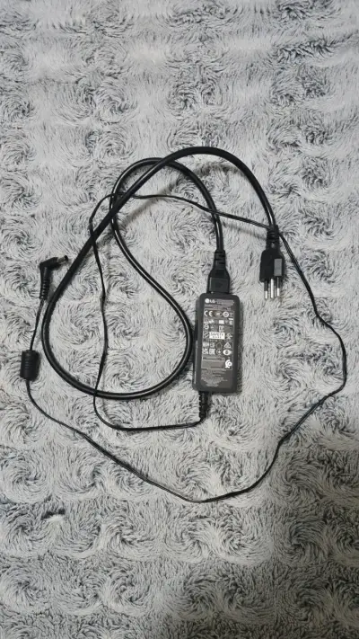 ¡Cargador 100% Original LG para Monitores! - miniatura 3