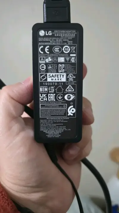 ¡Cargador 100% Original LG para Monitores! - miniatura 1
