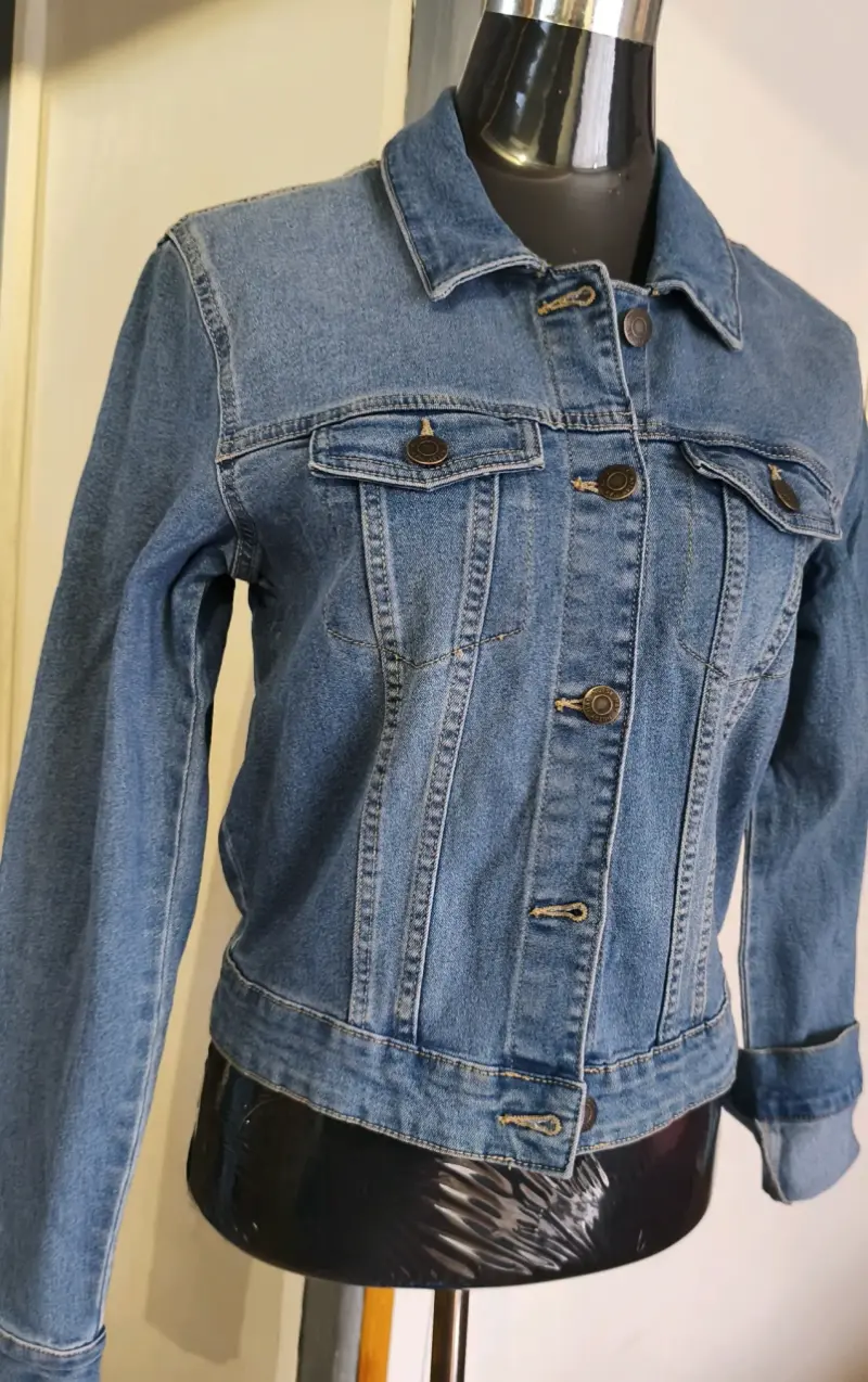 Chaqueta de mezclilla azul para mujer