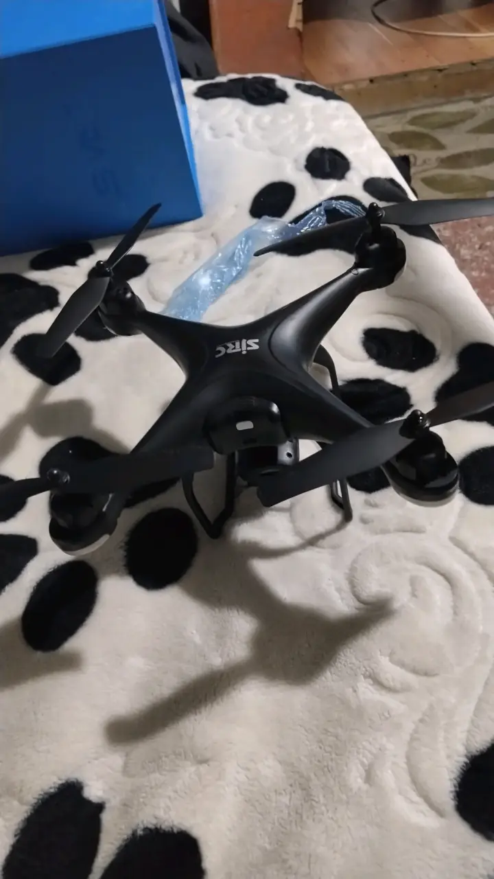 Drone negro con luces LED y cámara (negociable) - 3