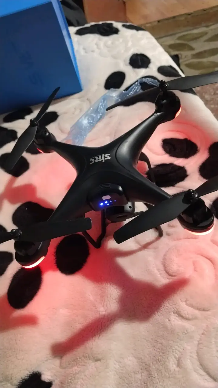 Drone negro con luces LED y cámara (negociable) - 4
