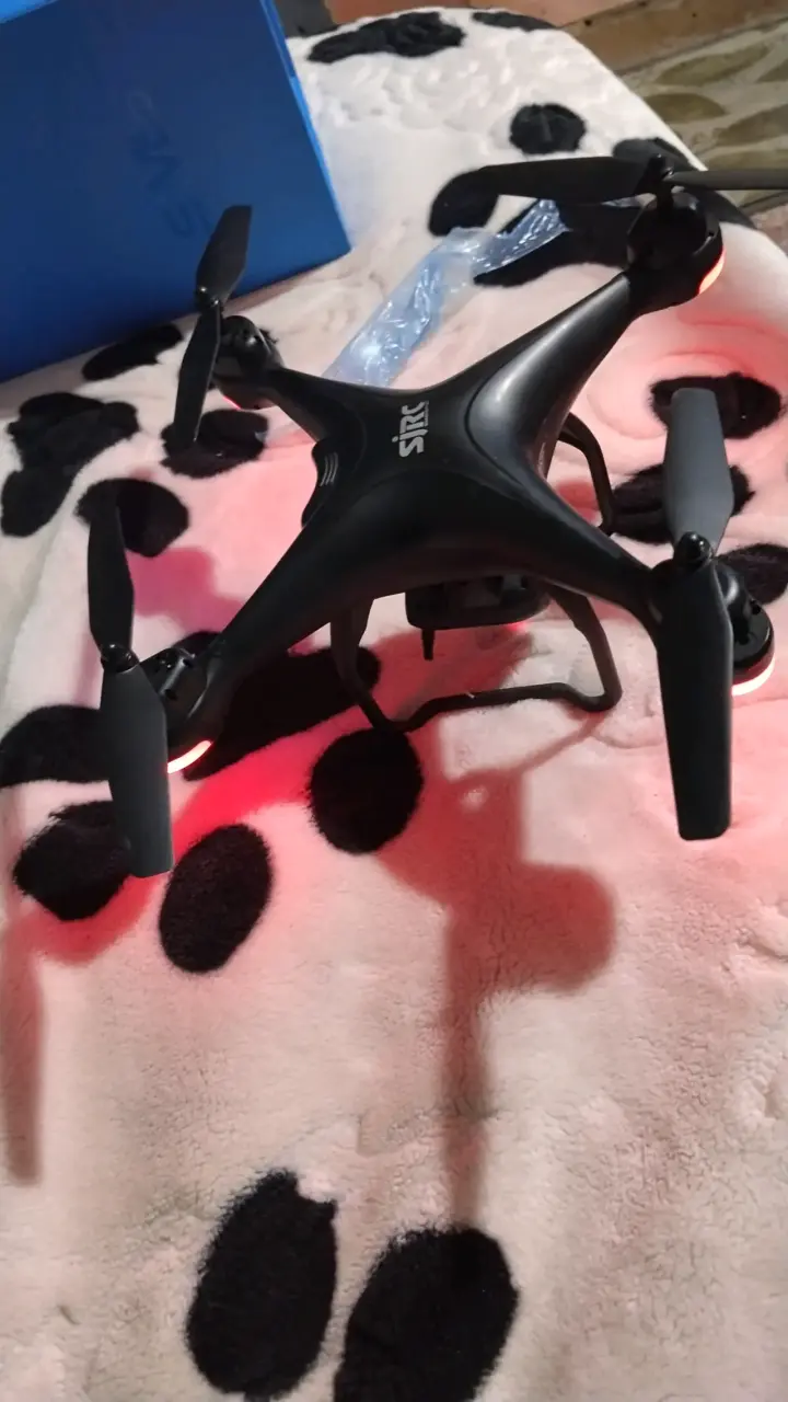 Drone negro con luces LED y cámara (negociable) - 5