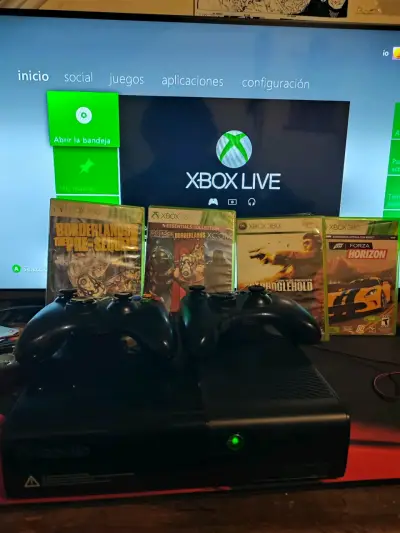 Consola Xbox 360 con 2 controles y juegos - miniatura 3