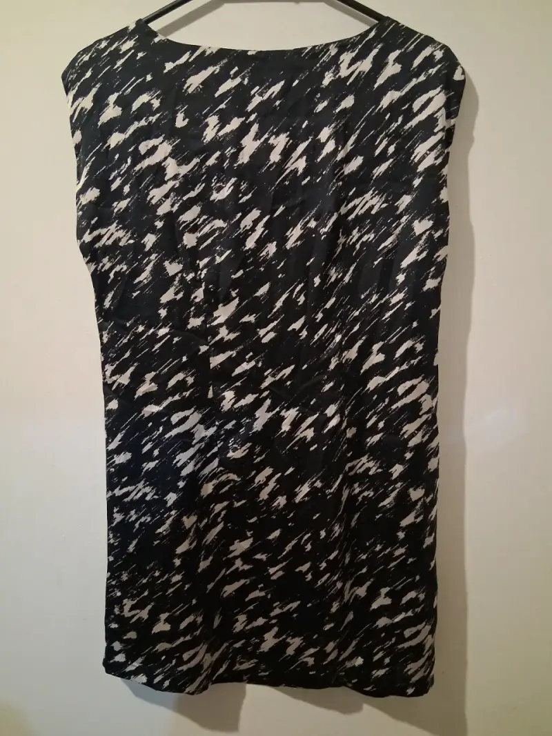 Vestido sin mangas estampado blanco y negro - 6