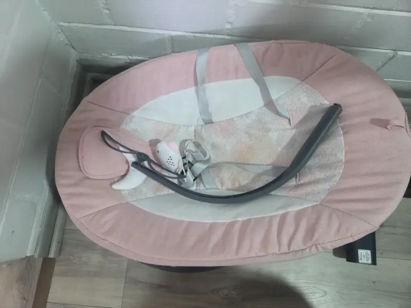 Silla mecedora para bebé rosada - 1