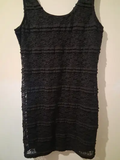 Vestido negro de encaje elegante - miniatura 3