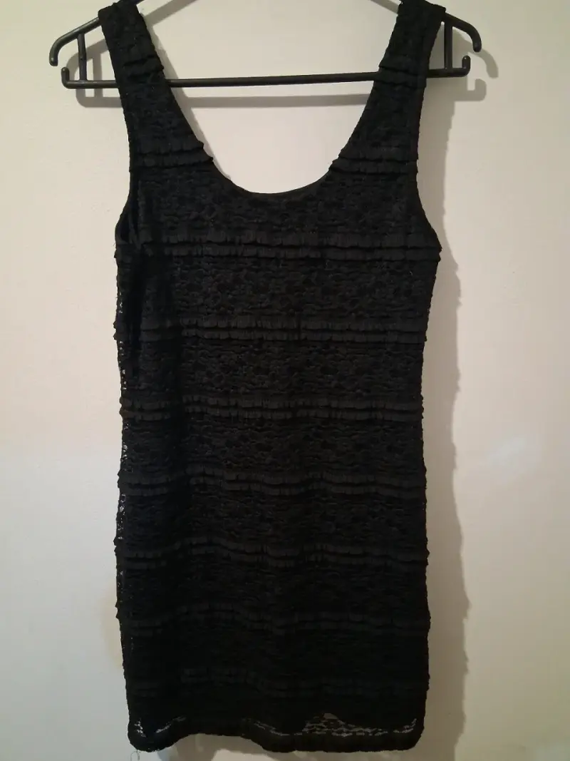 Vestido negro de encaje elegante - 4