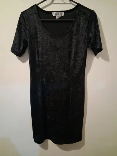 Vestido negro de terciopelo Young Classic - miniatura 1