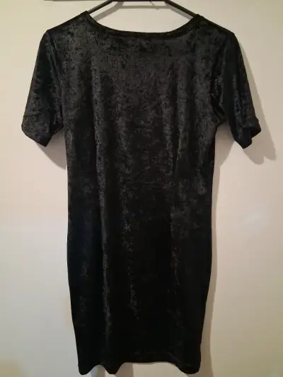 Vestido negro de terciopelo Young Classic - miniatura 4