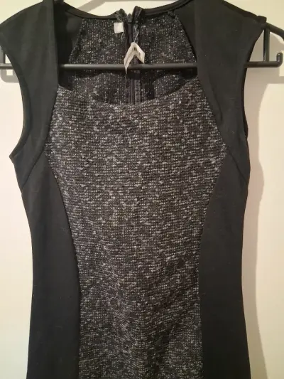 Vestido ajustado negro y gris con diseño elegante - miniatura 2
