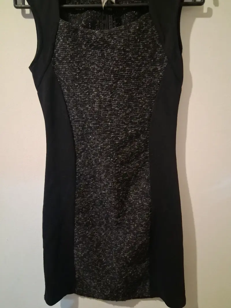 Vestido ajustado negro y gris con diseño elegante - 3