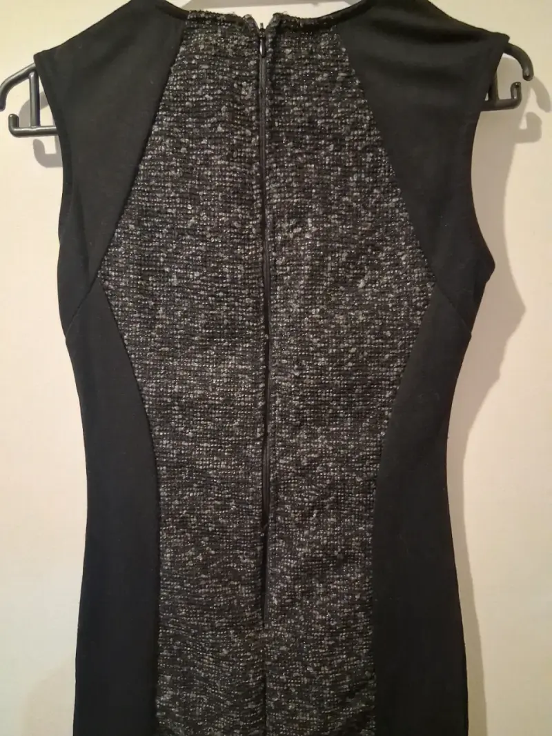 Vestido ajustado negro y gris con diseño elegante - 5