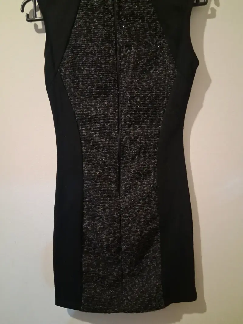 Vestido ajustado negro y gris con diseño elegante - 6