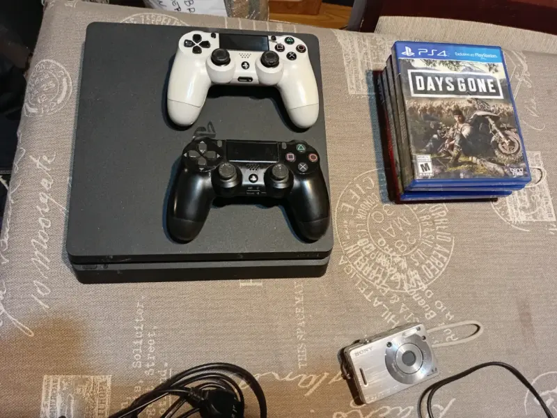 Consola PS4 con dos controles y juegos incluidos - 1