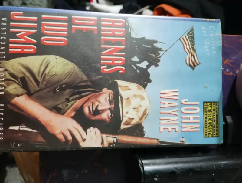 Película VHS Arenas de Iwo Jima con John Wayne - 1