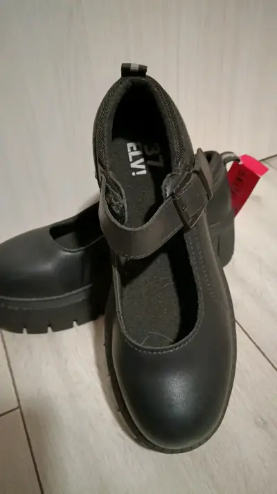 Zapatos negros de plataforma con correa - miniatura 2