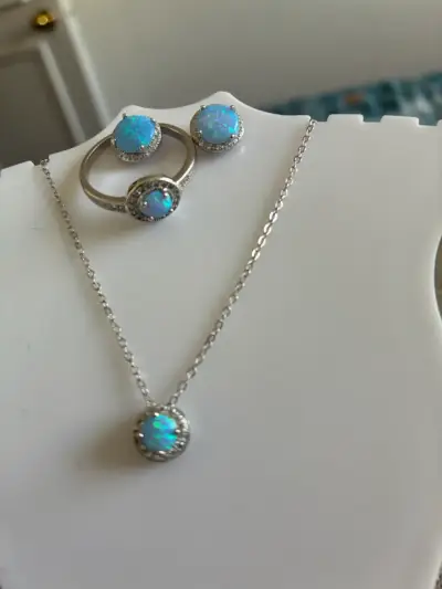 Conjunto de joyería con ópalo azul - miniatura 1