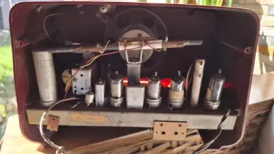 Radio antigua de madera estilo vintage - miniatura 4