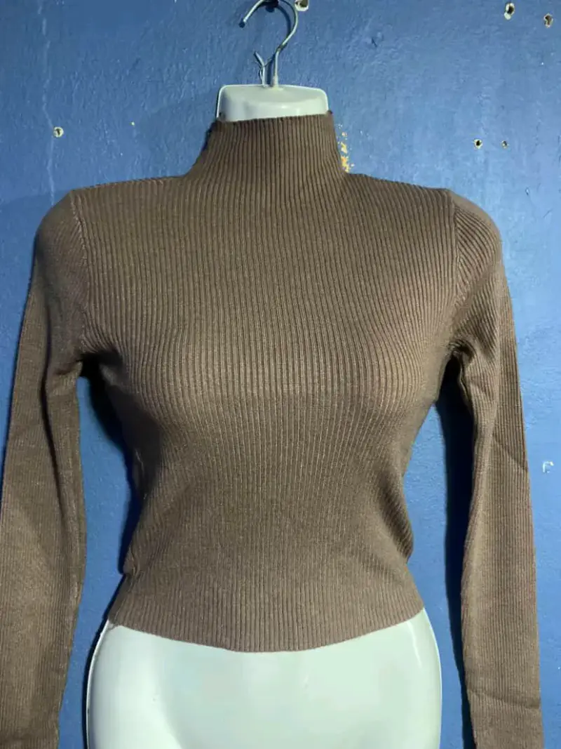 Suéter de cuello alto para mujer en varios colores - 1