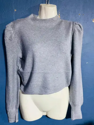 Suéter de cuello alto para mujer en varios colores - miniatura 4