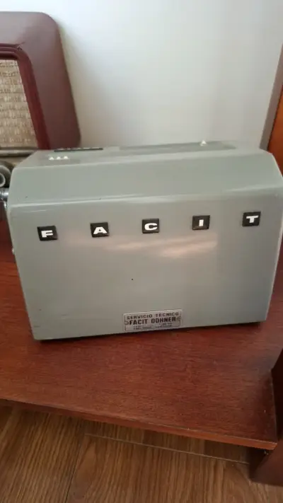 Sumadora mecánica Facit vintage en buen estado - miniatura 2