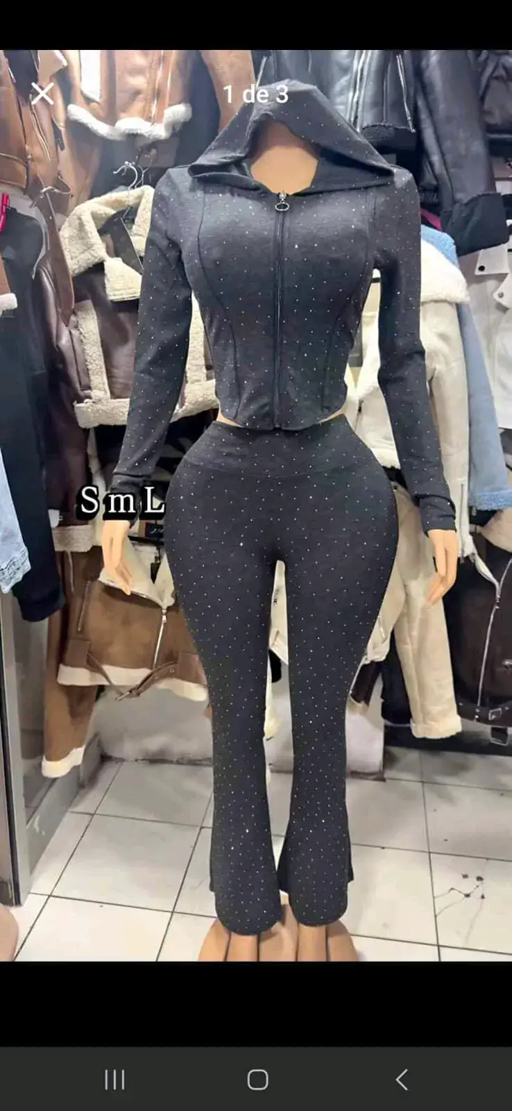 Conjunto deportivo negro con capuchadetalles bri - 1