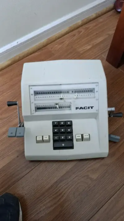 Calculadora mecánica Facit vintage - miniatura 1