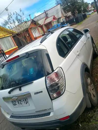 Chevrolet Captiva 2012SUV Blanco en Buen Estado - miniatura 3