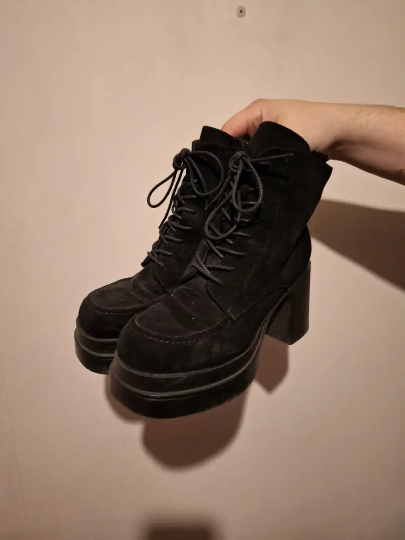 Botines de tacón alto negros de gamuza