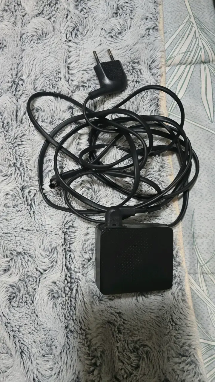 Cargador Original Monitor Samsung 14V 1.79A (BN44) - 3