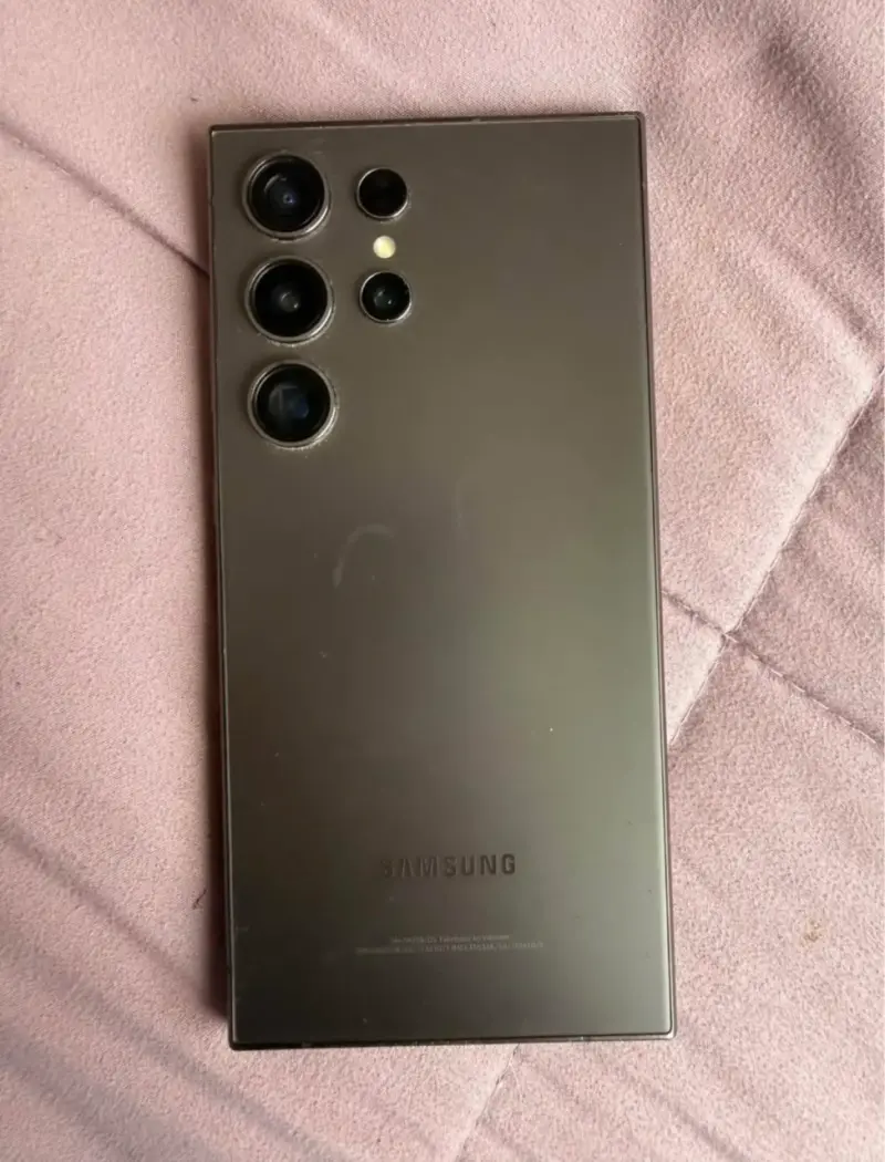 Samsung Galaxy S24 Ultra en excelente estado - 4