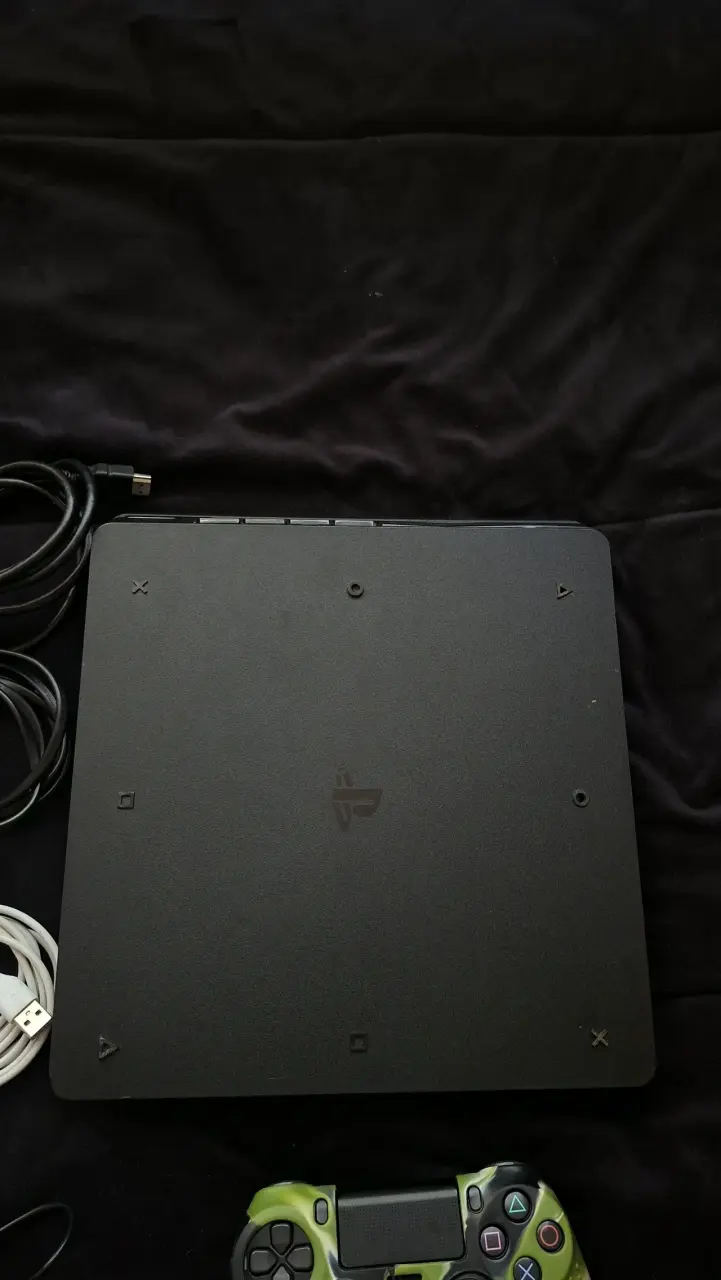 Consola PlayStation 4 Slim con control y cables - 3