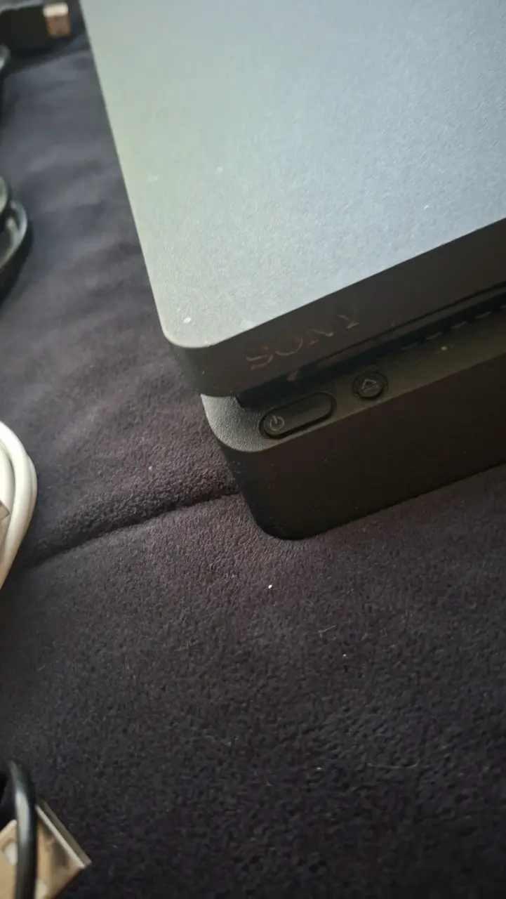 Consola PlayStation 4 Slim con control y cables - 4