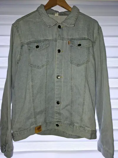 Chaqueta de mezclilla azul claro para hombre - miniatura 2