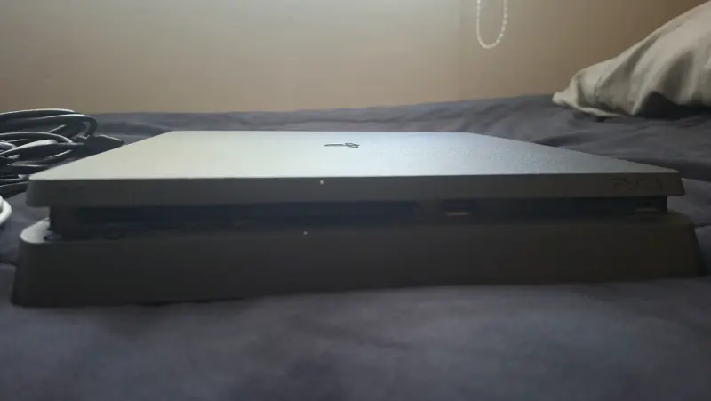 Consola PlayStation 4 Slim con control y cables - 6