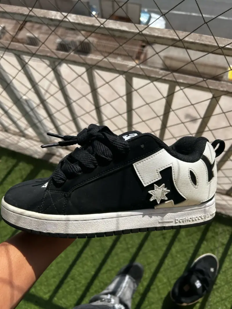 Zapatillas deportivas DC negras y blancas - 3