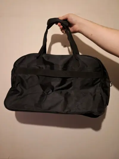 Bolso de viaje negro con correa ajustable - miniatura 2