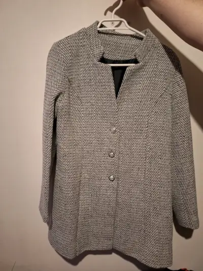 Abrigo de lana gris con botones decorativos - miniatura 1
