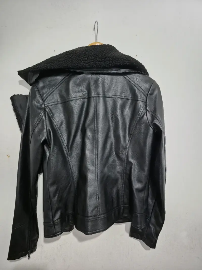Chaqueta de cuero Guess con cuello desmontable - 2