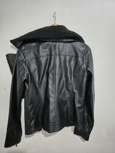 Chaqueta de cuero Guess con cuello desmontable - miniatura 2