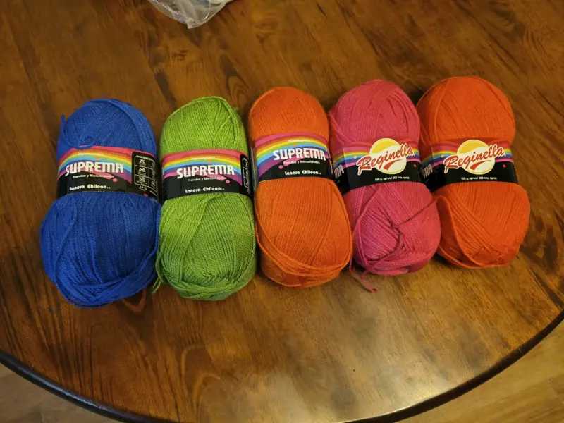 5 Ovillos de Lanas de colores Suprema y Reginella