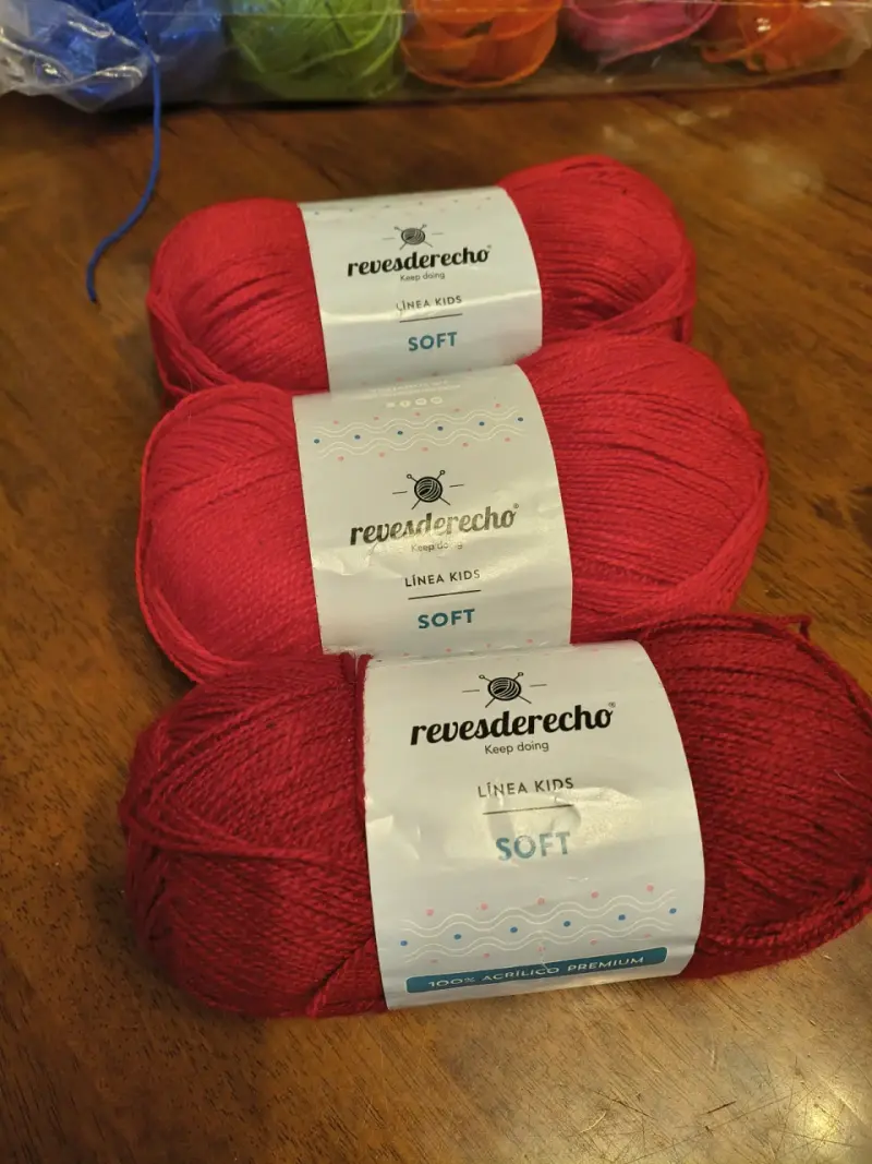 3 Ovillos Revesderecho Línea Kids Soft Rojo - 1